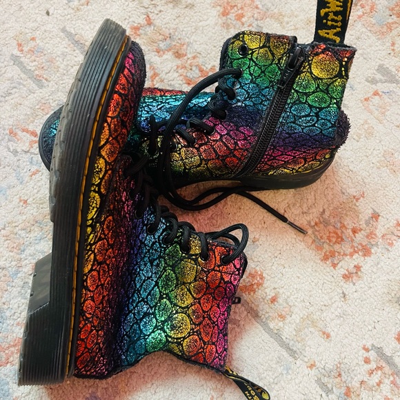 Dr Martens rainbow 🌈 snakeskin size 3 - Picture 2 of 3
